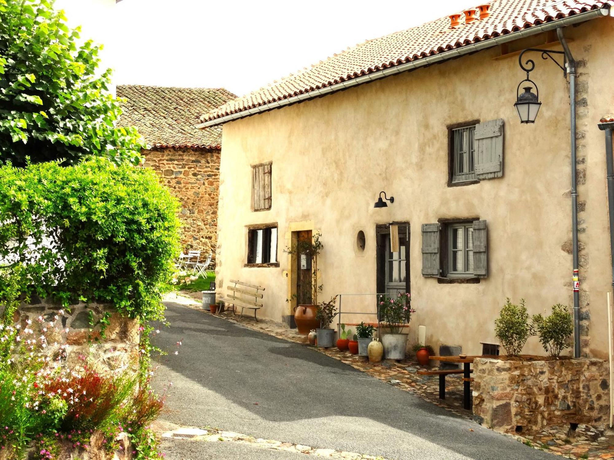 Charmant hébergement dans village pittoresque Saint-Jean-Saint-Maurice-sur-Loire Extérieur photo