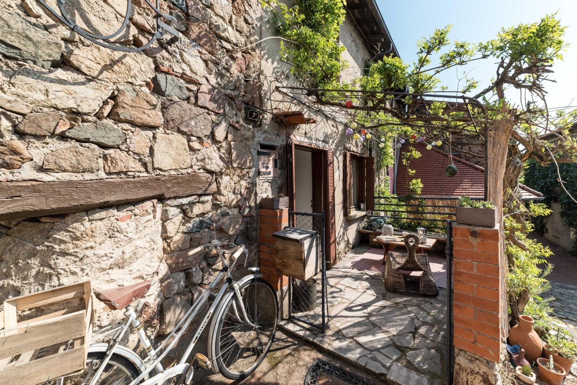 Charmant hébergement dans village pittoresque Saint-Jean-Saint-Maurice-sur-Loire Extérieur photo
